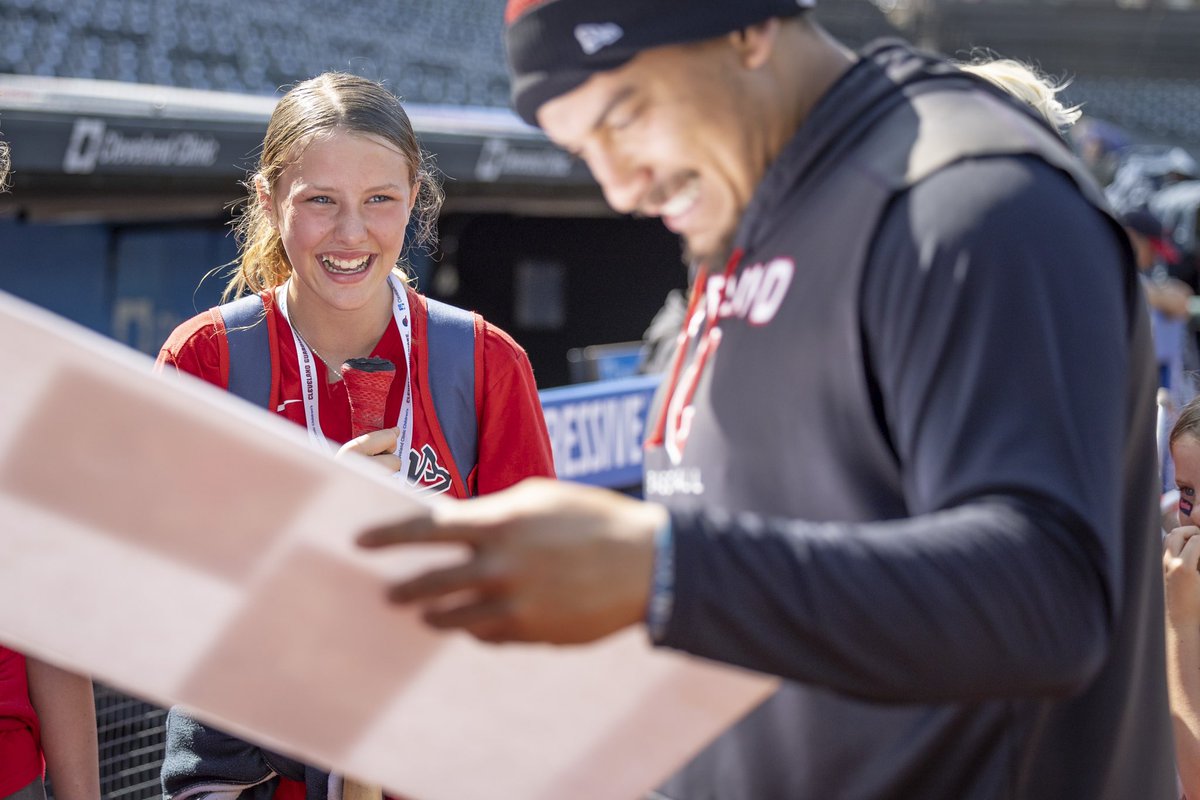CLEInspires's tweet photo. Yesterday, Josh Naylor hosted a very special student, Sienna! At Guards Fest this past January, Sienna told Josh that she did her class project on him. She got an A+! As a congratulations, Josh invited her and her family out to the game. Congrats on the A+, Sienna! https://t.co/DI5oLsn0XV