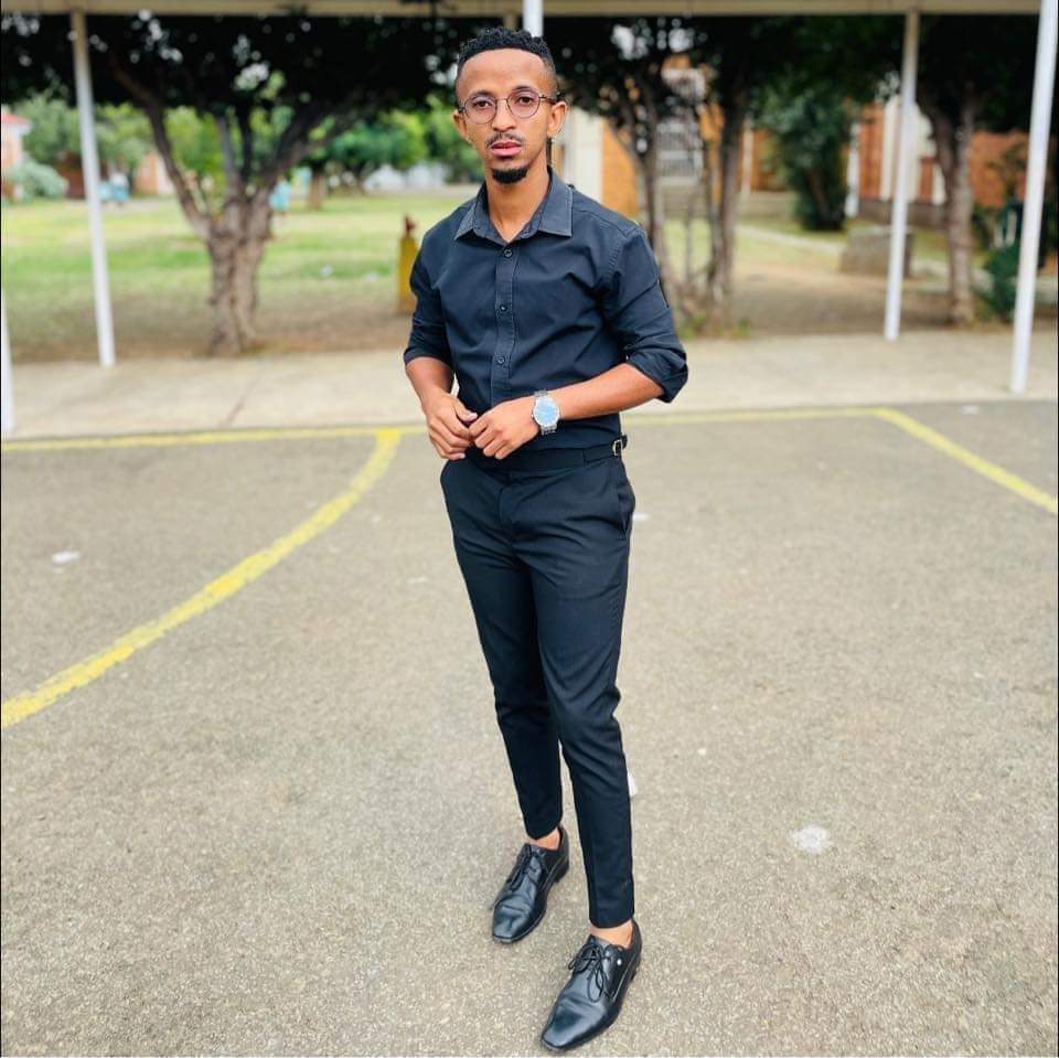 LeratoPillayZA's tweet photo. Meeet is Onele Tamba based in Bloemfontein. He  make tailor made bespoke trousers for R750ea and R2500 for 4 on promotion. Courier fee R 99.
Info 0787521919
Email: oneletamba@gmail.com

#VIPProtection Xoli SANDF https://t.co/aWSa4XNXml