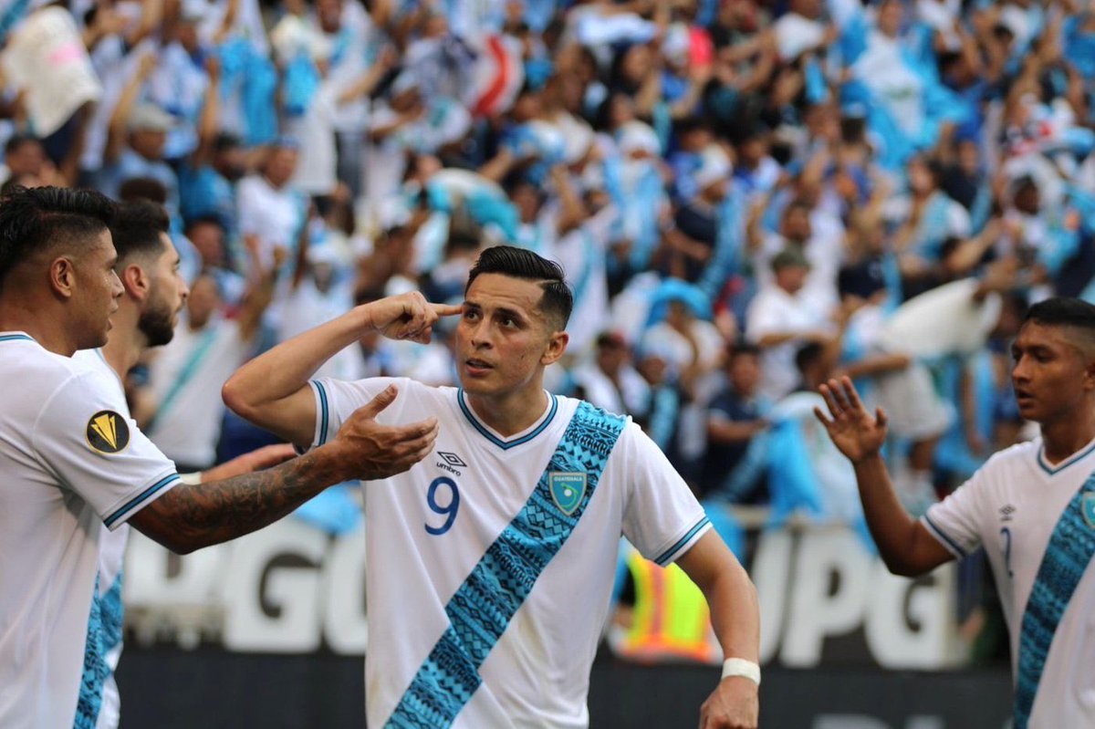 Diario_Pro's tweet photo. ¡FINAL! #Guatemala saca el triunfo con remontada en un partidazo 2-3 ante Guadalupe, con penalti detenido por Hagen al 87’. Guatemala queda 1ero de su grupo, y 2do Canadá. #CopaOro 
En cuartos: 
Jamaica vs Guatemala 
USA vs Canadá https://t.co/EwfqnDclli