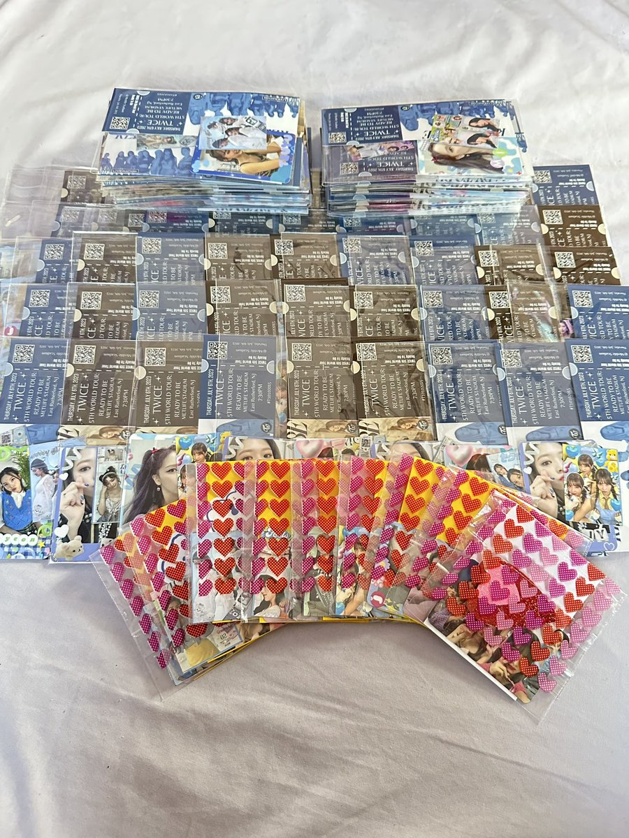elovesjake's tweet photo. freebies at twice MetLife concert😴😴 https://t.co/EHGpd6oaDd