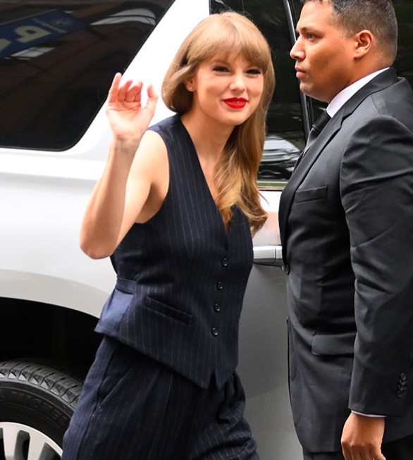 TheSwiftSociety's tweet photo. 📰| @TaylorSwift13 was the 3rd most voted for President of the United States in a recent survey https://t.co/8EBeaxlqpu