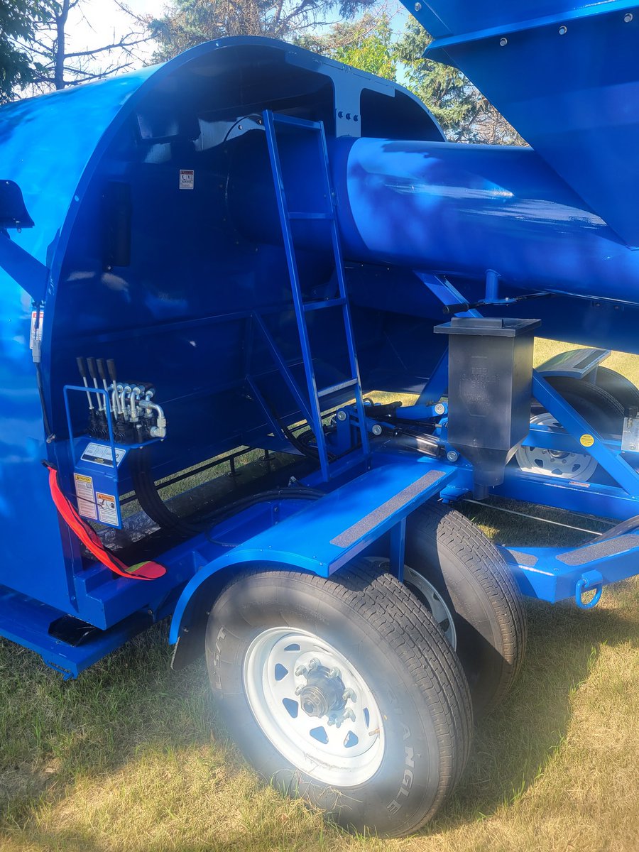 2023 Neeralta 1020 Deluxe #Grainbagger with Swing Auger. This unit has a capacity of 30,000 bushels per minute with a grain kart and the swing auger can be set up in 60 seconds to unload trucks at a central location.
 $76,495.00

#SaskAg #harvest #sktwitter #farm #Neeralta