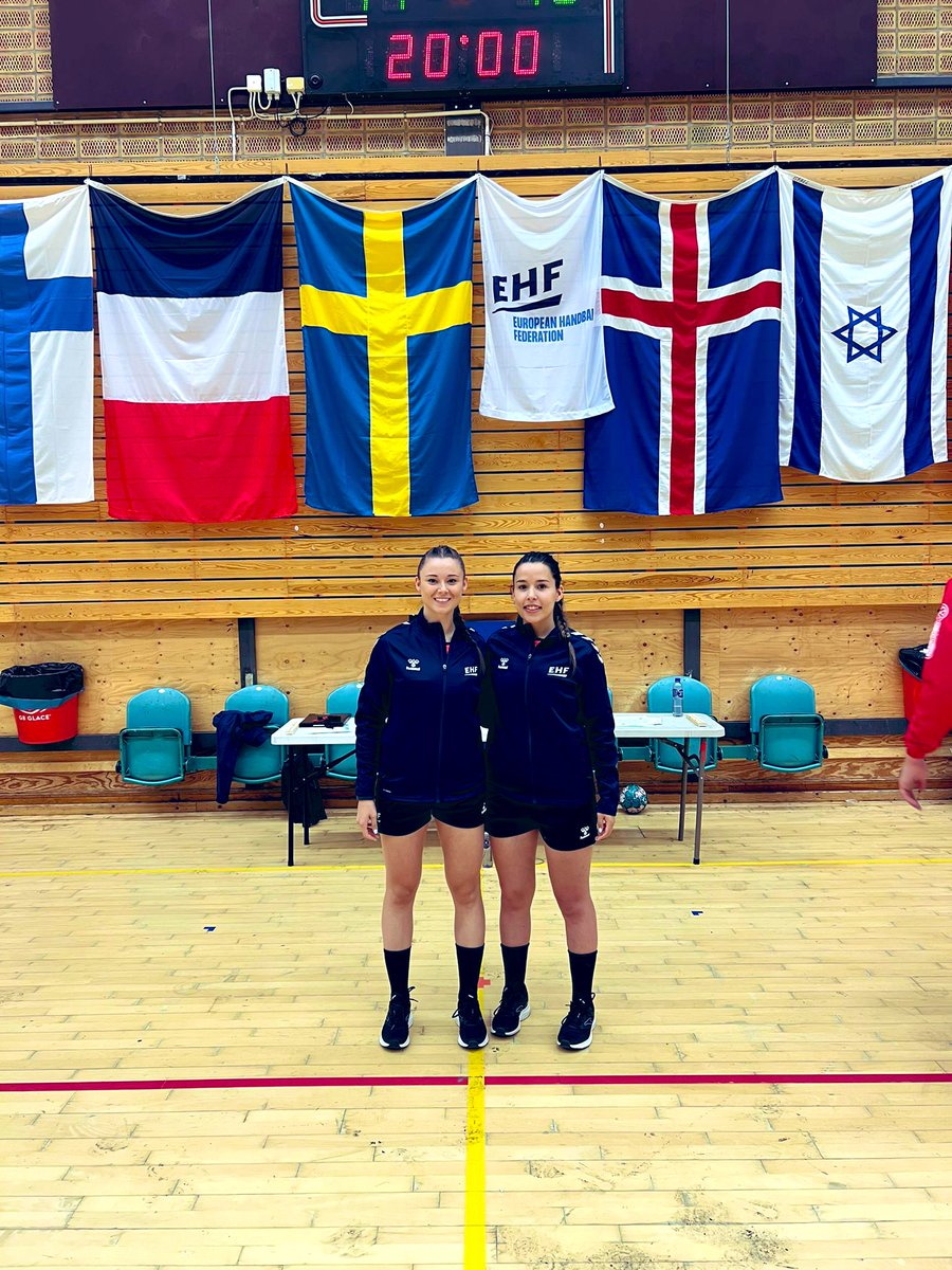 Desde 🇸🇪 Suecia nos llegan fotos de nuestras compañeras <a href="/martafer00/">Marta Fernandez</a> y <a href="/maialencd/">MAIALEN</a> tan sonrientes como siempre! #ehfyoungreferee

Dejando el pabellón bien alto! 🍀💪🏻
<a href="/ctaeuskadibm/">CTA Euskadi</a> <a href="/EHF_Activities/">European Handball Federation</a> @EEF_FVascaBM