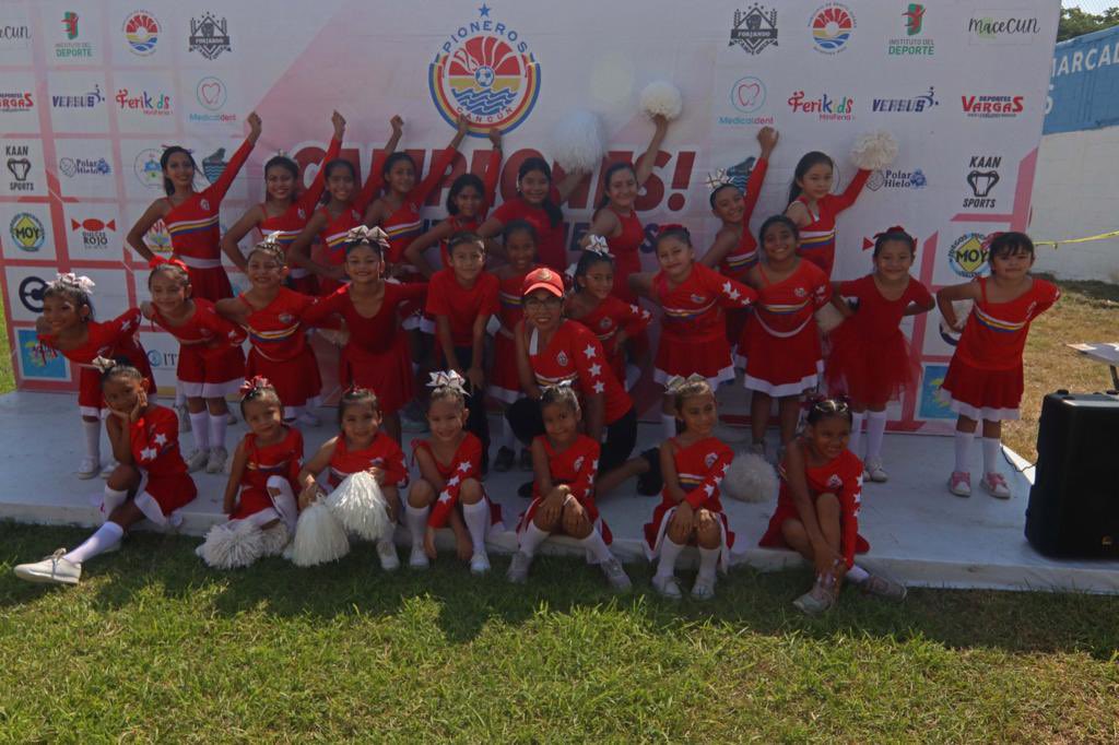 ¡Emociones a tope en las Finales de nuestra Liga Interpioneros! 🤩🔥

Papás, familias, entrenadores… todos unidos con un mismo objetivo: fútbol 🐍

Te compartimos la galería del fin de semana. ¿A quién ves? ¡Comparte! 

#SomosPioneros #PionerosFC