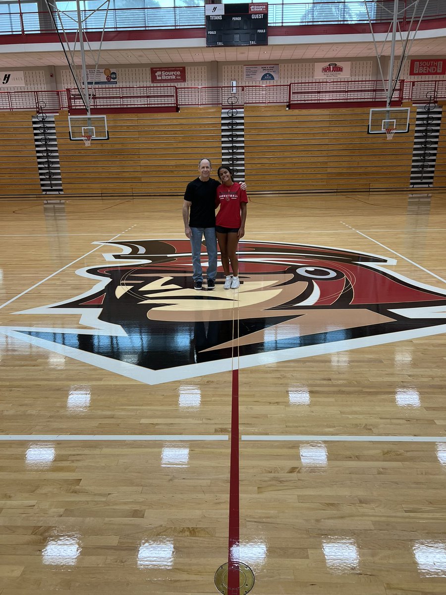 aubriebooker3's tweet photo. I’m exited to announce the offer to be a Titian! Thank you Steve Bruce for a great visit at IU South Bend and blessing me with this opportunity. https://t.co/CnhLQ6FDCy