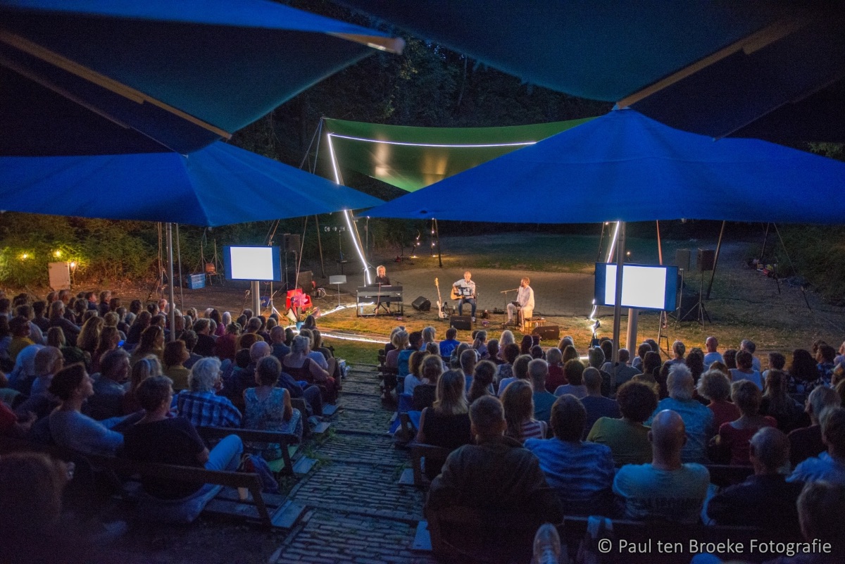 JansenElke's tweet photo. Vocal Vibes ZANGnieuws - https://t.co/dyTG0ryzFr met de NIEUWE website, een bootzangborrel a.s. zondag, carillon-karaoke, HET Kampvuurcafé en nog veeeeer meer 🎶🔥💚 https://t.co/SxpssZ81zi