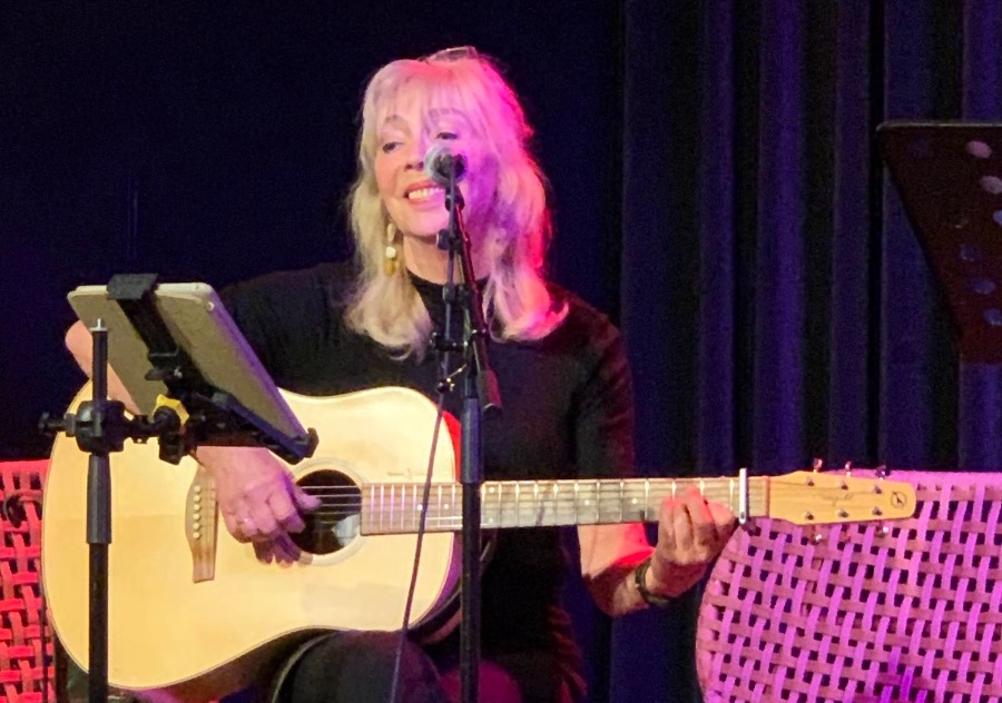 JansenElke's tweet photo. Vocal Vibes ZANGnieuws - https://t.co/dyTG0ryzFr met de NIEUWE website, een bootzangborrel a.s. zondag, carillon-karaoke, HET Kampvuurcafé en nog veeeeer meer 🎶🔥💚 https://t.co/SxpssZ81zi