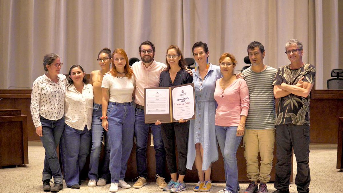 danielduquev's tweet photo. 👏🏻 Hoy desde el Concejo de Medellín le otorgamos el reconocimiento a @somosraya por sus 20 años de labor con los animales en la ciudad y otras zonas del país.

🫶🏻 ¡Merecida mención luego de tantos años de trabajo! https://t.co/2OAAXQ32JW