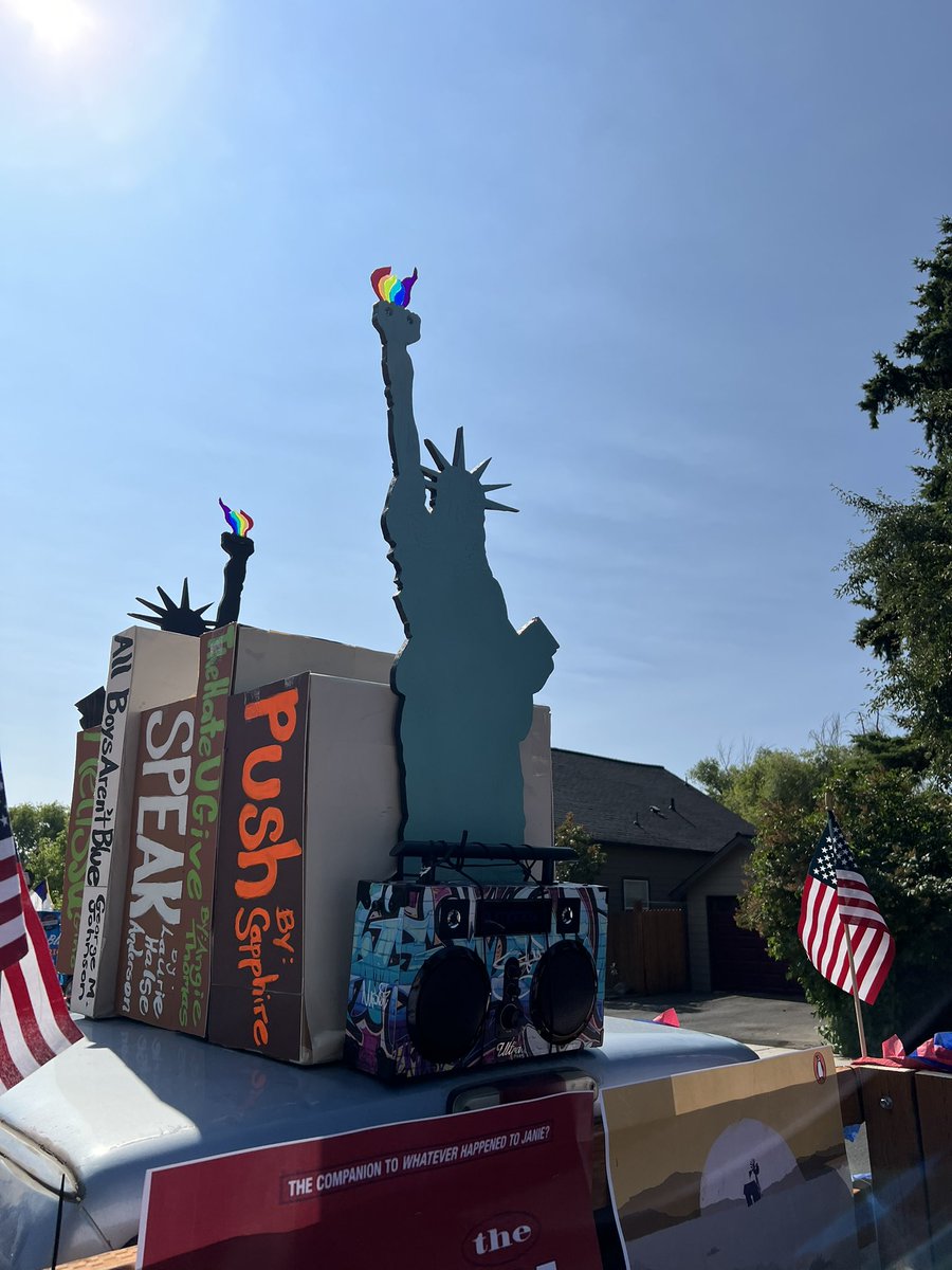 Wonderful to join Redmond Collective Action and their “Let Freedom Read” float in the Redmond 4th of July Parade! Thanks to Lena Berry and Liz Yonge Goodrich and all those who came out for bringing it all together! 🤜🏽🤛🏽📚

Happy Reading, everybody!
#HappyFourth
#FreedomToRead
