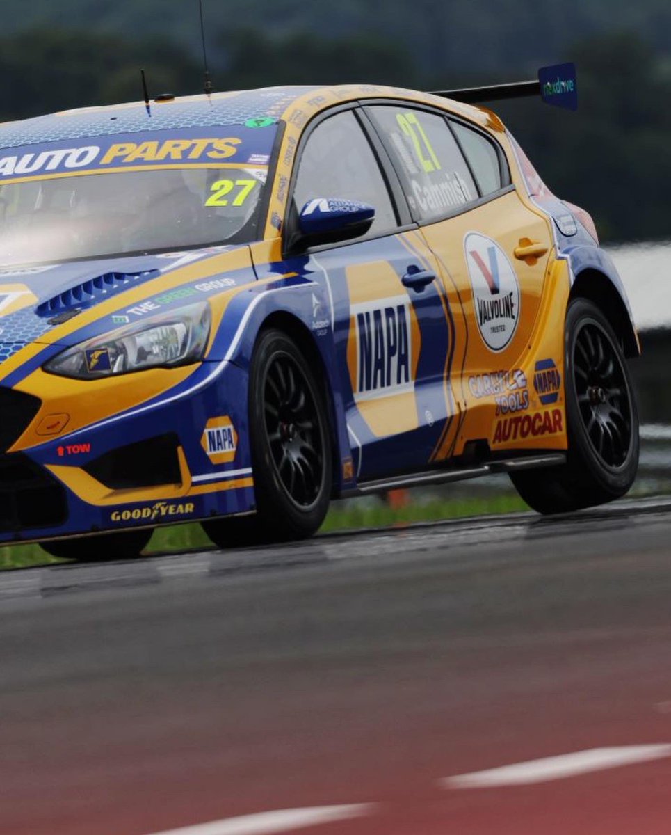 naparacinguk's tweet image. 🔵🟡 Slick work by the team after a gripping day @DoningtonParkUK for the @goodyear Tyre Test Day 🤜🛞🤛

#NAPARacingUK 
#TyreTest 
#TyreTesting
#GoodyearTyres
#DoningtonPark