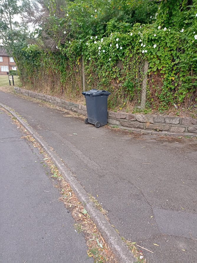 keepharrowtidy's tweet photo. so here is a few I collected earlier & what it looks like after I done it, bin included. I mean who #flytips a bin.
#KeepHarrowTidy #headstone #headstonenorth #litterpicking #litter #plasticwaste #keepbritaintidy #Harrow #flytipping #rubbish https://t.co/DkI5LERUNe
