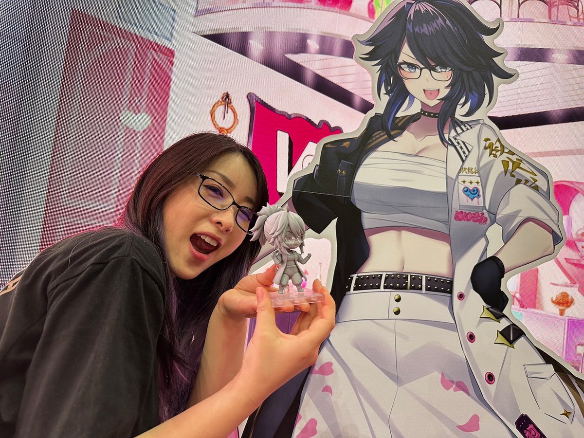 Delinquent activities detected! @ksononair got her hands on our prototype! Thank you for the selfie, souchou! We're all excited for the final product! See the Nendoroid gray sculpt today at AX Main Hall Booth 3106!

#AX2023 #GSCxAX2023 #VShojo #nendoroid