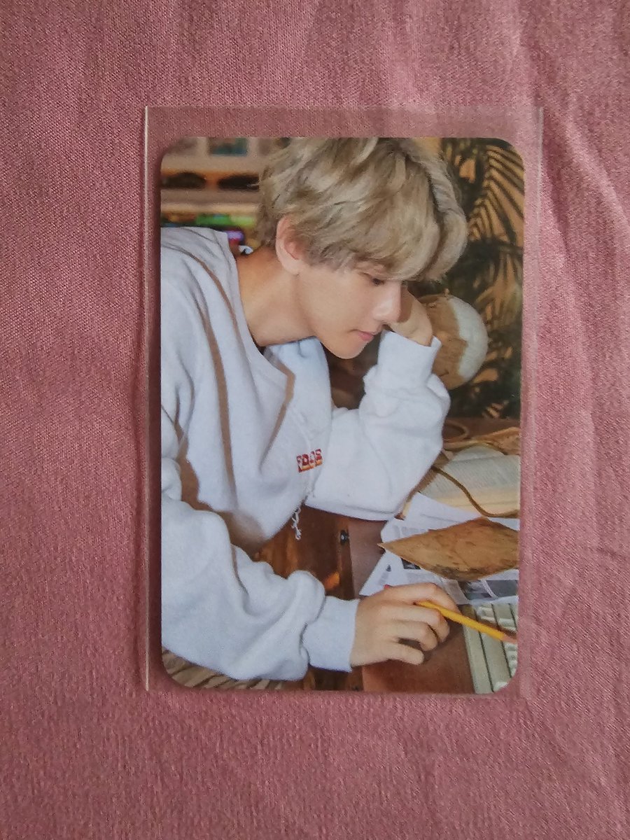 Baek0619's tweet photo. WTS 
WANT TO SELL
EXO BAEKHYUN PHOTOCARD PC

RARE Baekhyun exploration dot card wallet pc.
Will be selling in a bundle tgtr with his other pcs too. https://t.co/V4wMcKUsyg