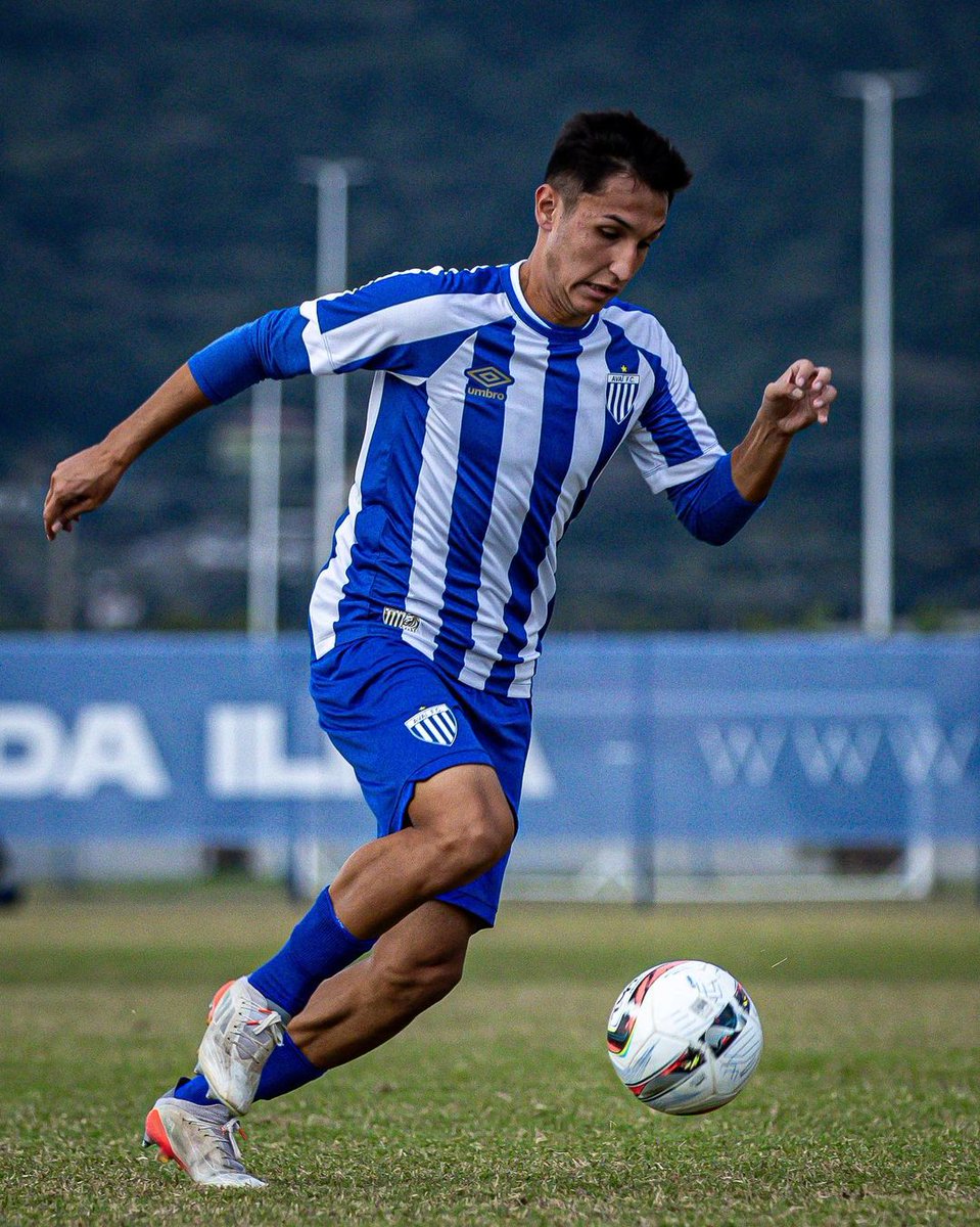 Think_Ball's tweet photo. Com assistência do lateral-direito @Rdiisanto, o @AvaiFC venceu a Chapecoense por 2x1 e chegou à vice-liderança do Catarinense Sub-20, dois pontos atrás do líder Criciúma (31 pontos contra 29). Foi o terceiro passe dele para gol na competição! #CraqueThinkBall

📸 Fabio Rateke https://t.co/wDduxlfD7V