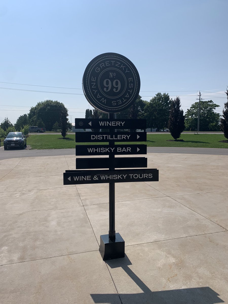 tannermatier59's tweet photo. The great ones whisky bar, which way you turning fella? 🍻 #99 #Grets @ShaneOBrien55 https://t.co/oRmVmpQ1V7