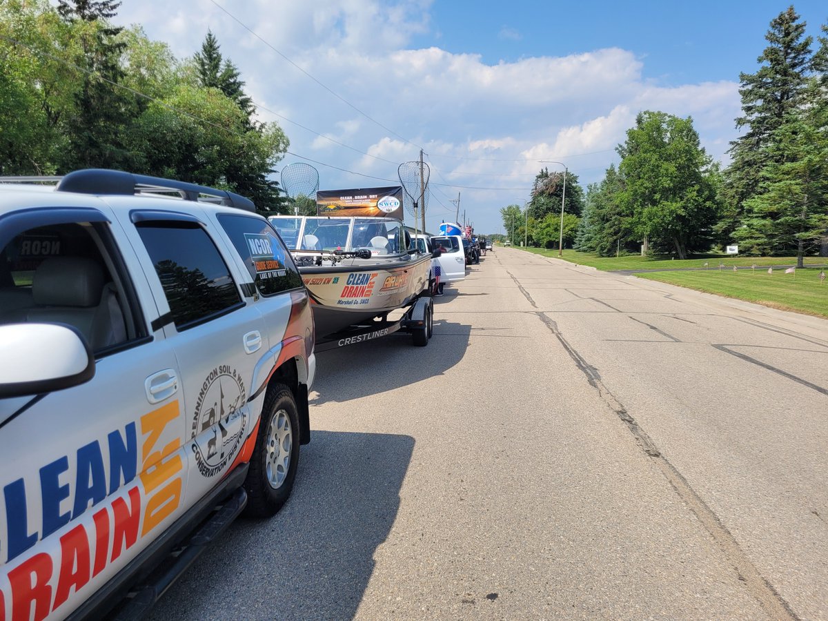 CurtQuesnell's tweet photo. In line for Warroads 4th of July parade now.
2 great parades in 2 great towns the same day. Baudette and Warroad, Minnesota
What a country!
#CleanDrainandDry https://t.co/I4VXNNdUUo