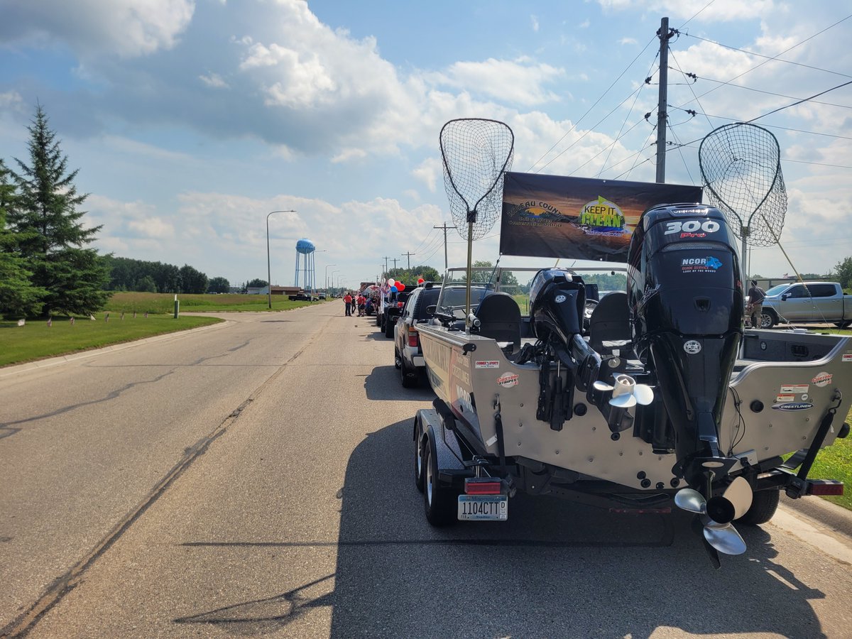 CurtQuesnell's tweet photo. In line for Warroads 4th of July parade now.
2 great parades in 2 great towns the same day. Baudette and Warroad, Minnesota
What a country!
#CleanDrainandDry https://t.co/I4VXNNdUUo