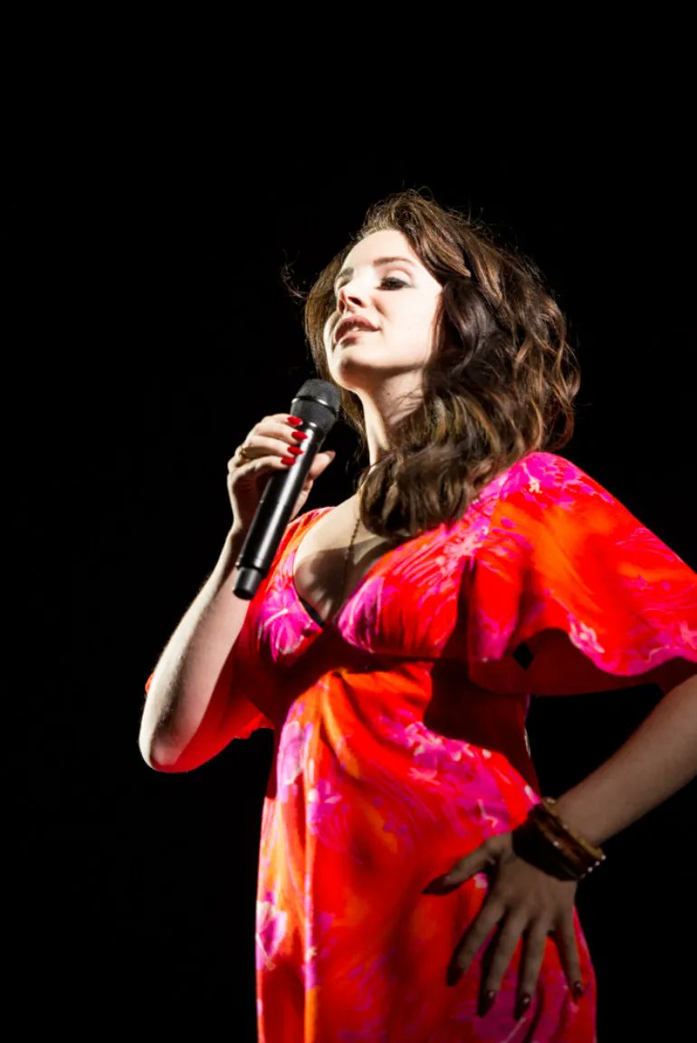 mxdwn's tweet photo. Lana Del Rey Performs “Chemtrails Over the Country Club” Live for the First Time
https://t.co/TSmcuwnjsx
#lanadelrey #LDR #chemtrailsoverthrcountryclub #cotcc https://t.co/wIKJkK8XzD