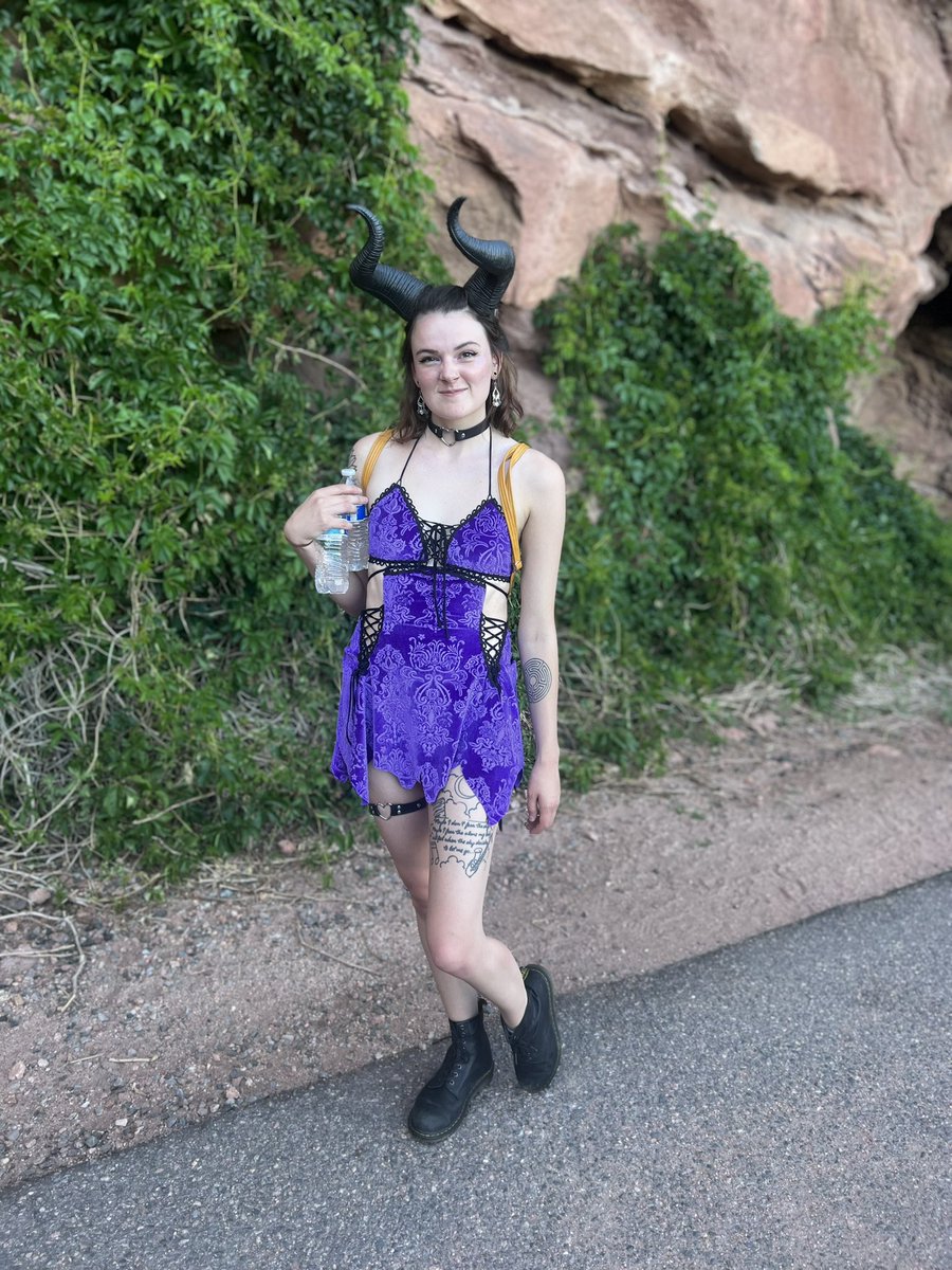 aspenferrr's tweet photo. Deadrocks brought the heat💜❤️🖤 so ready for the mission ballroom😈 https://t.co/J762slDtbl