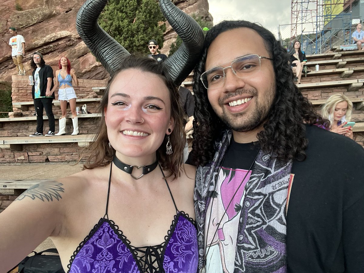 aspenferrr's tweet photo. Deadrocks brought the heat💜❤️🖤 so ready for the mission ballroom😈 https://t.co/J762slDtbl