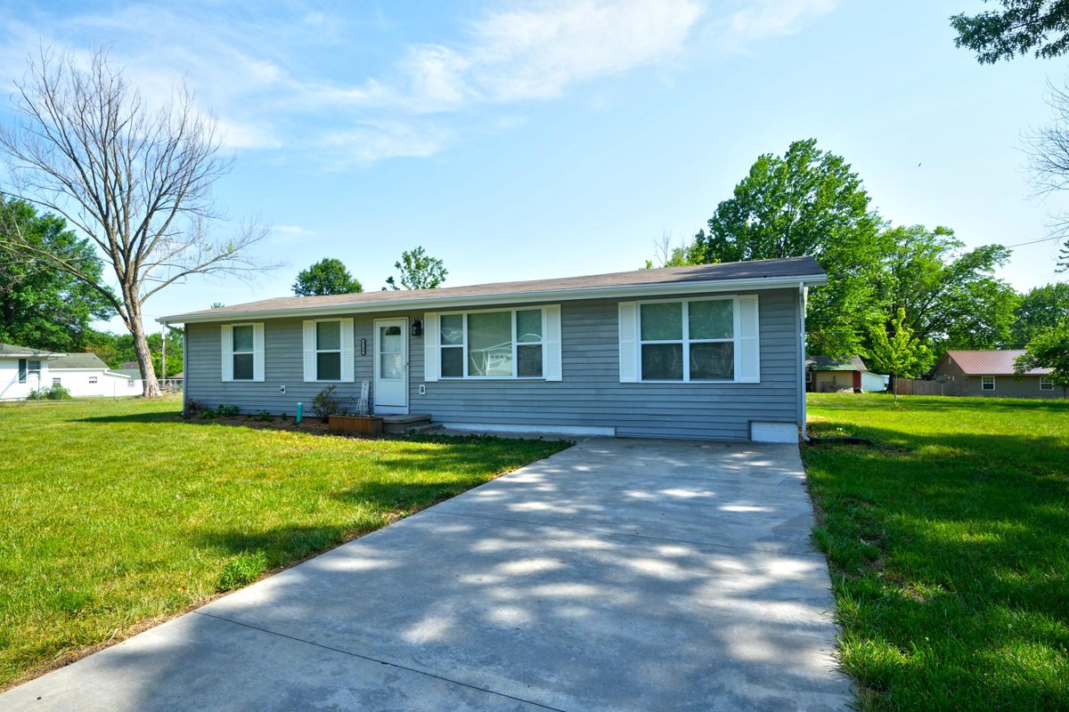 donna_neil's tweet photo. If you've been holding out for the perfect home, look no further. #homesweethome #newhome  https://t.co/Ic7IkkSxIF https://t.co/s7p9MZTkbn