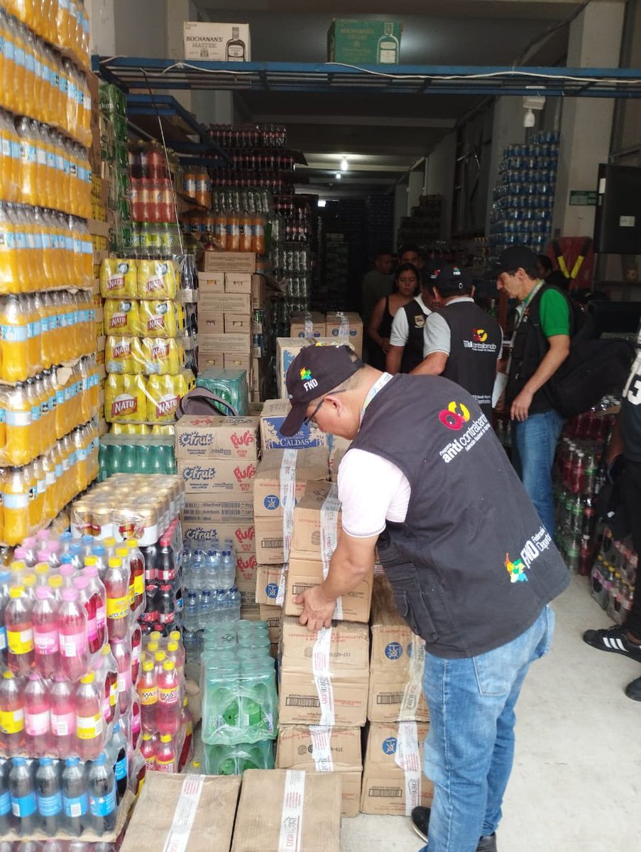 gobnarino's tweet image. Nuestro Grupo Operativo de la Subsecretaría de Rentas, con el apoyo de @FNDCol, realizó operativos de control en establecimientos comerciales y de diversión nocturna en #Tumaco logrando hacer importantes aprehensiones de licor adulterado e ilegal.
#TodosContraElContrabando