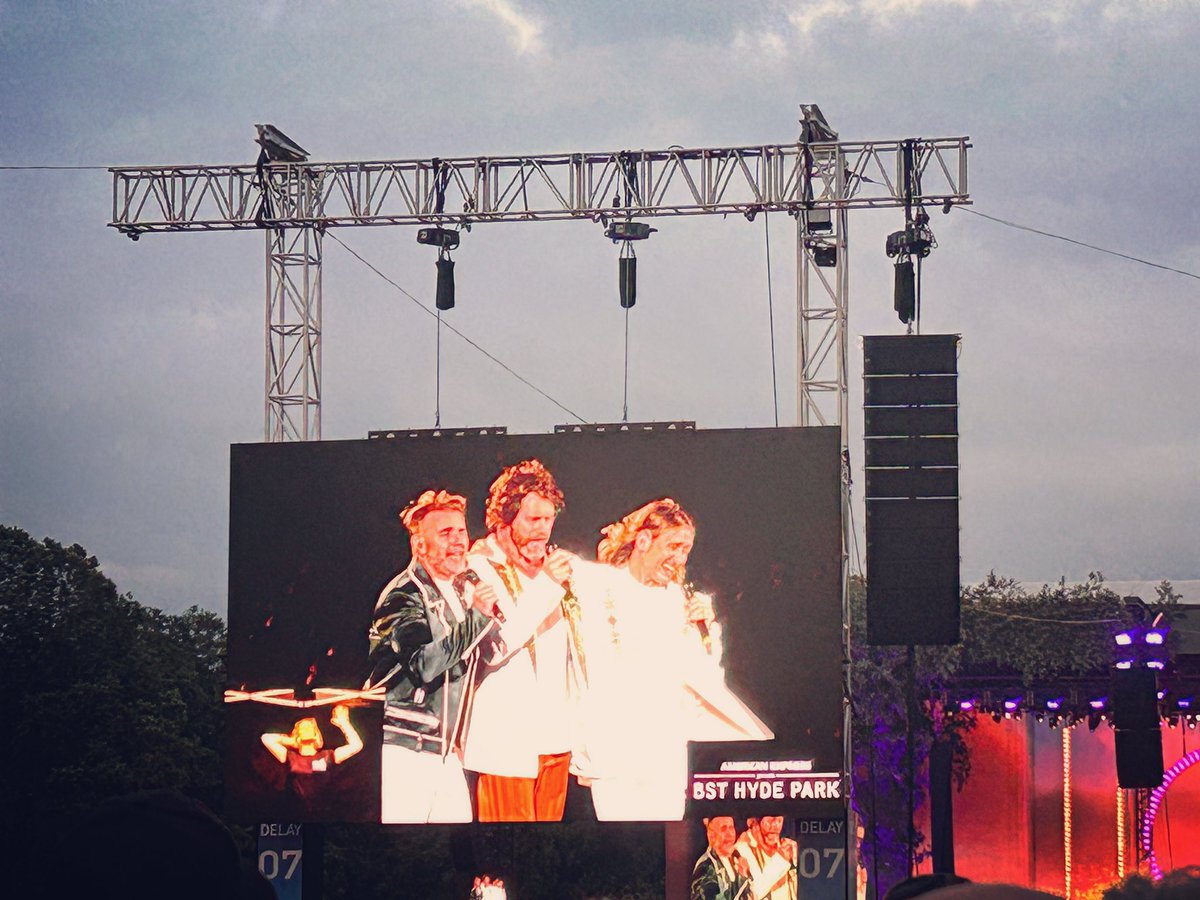 catneill's tweet photo. @GaryBarlow @BSTHydePark https://t.co/BfaWDcQFvi