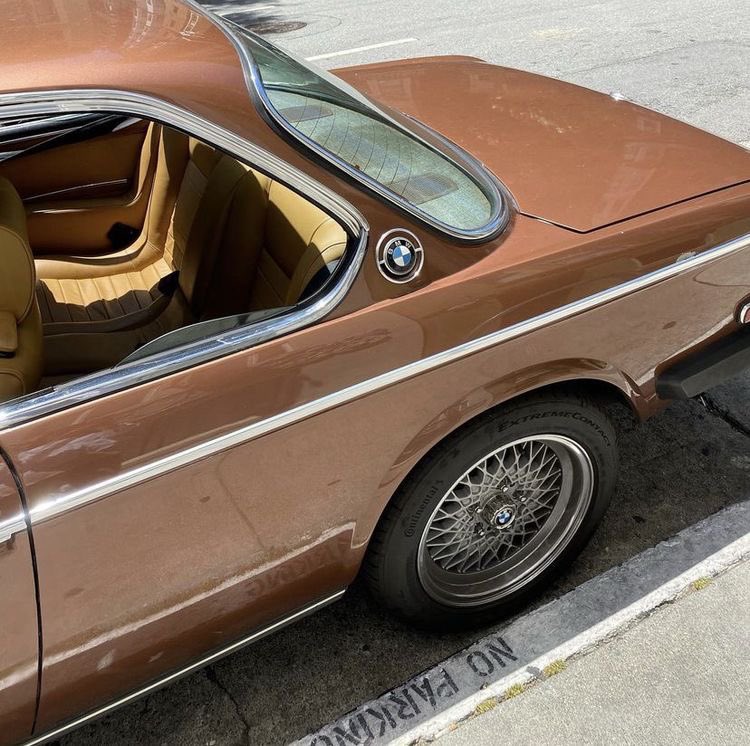 oldClassicl's tweet photo. Just admiring this classic BMW!🤎 https://t.co/EbEJRV7np9