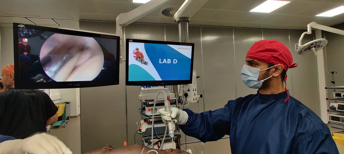 SpOrthopod's tweet photo. Another shared #learningandteaching day @SmithNephewPLC #London together with our #scrubteam leaders S/N Jo &amp; Lucy, Consultant colleagues Keshav &amp; Ankur &amp; our fantastic #specialtydoctor Talal Quadri @WorcsAcuteNHS 
Thanks 2 our reps Rhys &amp; Rob for brilliant support. #teambuilding https://t.co/uQjfcqqRJr