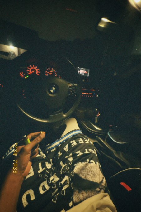 I&rsquo;ll get to the 🐱 in 11 minutes flat lol https://t.co/e2SRg5HqzN<a href="/tag/newprofilepic"class="tags"><span>#newprofilepic</span></a>