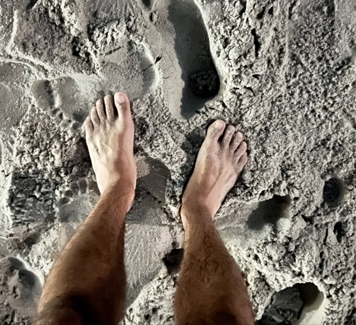 MixedBoyFeet99's tweet photo. Late night beach walk! 🦶
#malefeet #feet #sandyfeet #feetcontent #beach #summer https://t.co/B4ybmQn7md