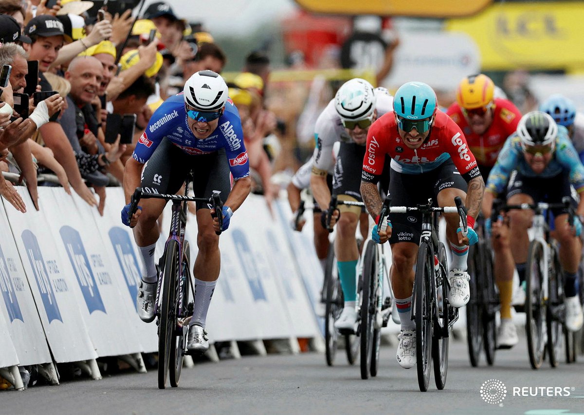 sandra_auger's tweet photo. Cycling - Tour de France - Stage 4 - Dax to Nogaro - France - July 4, 2023. #reuters #TourDeFrance2023 #TDF2023 @reuterspictures 📸@benoit_tessier @stephanemahe https://t.co/Lbw9JDFEcV