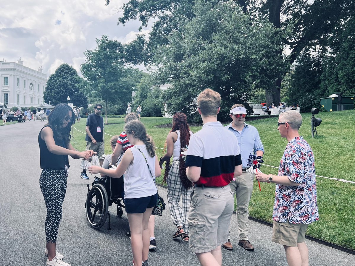 The AADA would like to thank the #CancerMoonshot and <a href="/FLOTUS/">First Lady Melania Trump</a> for inviting the Academy to the White House to share #PracticeSafeSun message at the WH Fourth of July event.