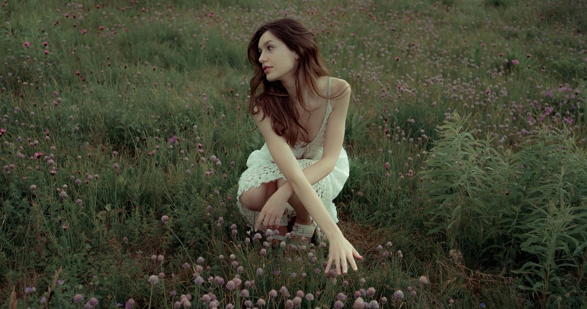 yungphilcom's tweet photo. The moment I tried to explore the delicate elegance of flowers in captivating photography.
Model: @helenaristanov from @montagemodels
.
.
.
#candidportrait #candidstreetphotography #candidpic #candidshots #candidcatches #friendsinstreets
#portraitphotography https://t.co/j5p0RnclTs