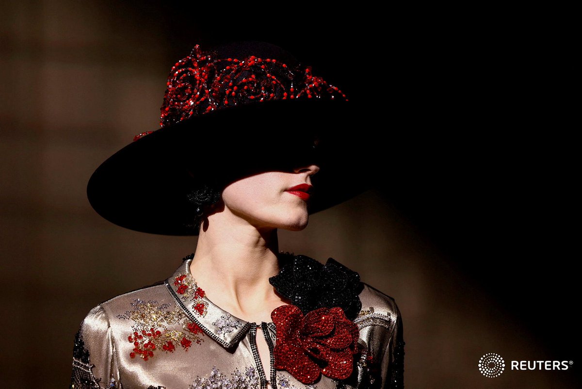 sandra_auger's tweet photo. Italian designer Giorgio Armani presents his Haute Couture Fall/Winter 2023-2024 collection show for fashion house Giorgio Armani Prive in Paris, July 4, 2023. #reuters #giorgioarmani #hautecouture #GeorgioArmaniPrive #parisfashion @reuterspictures 📸@SarahMeyss https://t.co/t94chaRndz