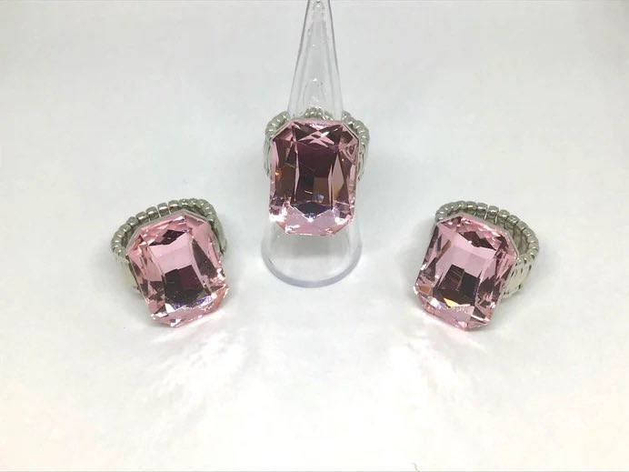 ShopQueen2Queen's tweet photo. ‼️ON SALE FOR $2‼️
The Belle of the Ball Ring 
Shop Now: https://t.co/E8Nr1lCQWW https://t.co/id0UlraLUO