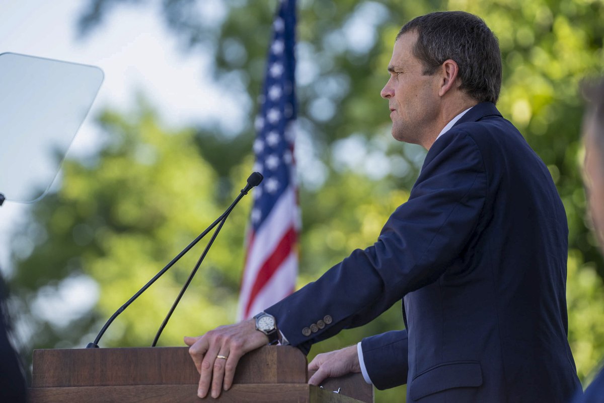 UVA's tweet photo. @presjimryan welcomed more than 50 new U.S. citizens at Monticello July Fourth with the message ‘Look Past Labels, Learn Someone’s Full Story’. https://t.co/udThfg9ra1
#naturalizationday https://t.co/qLDzz5LqMZ
