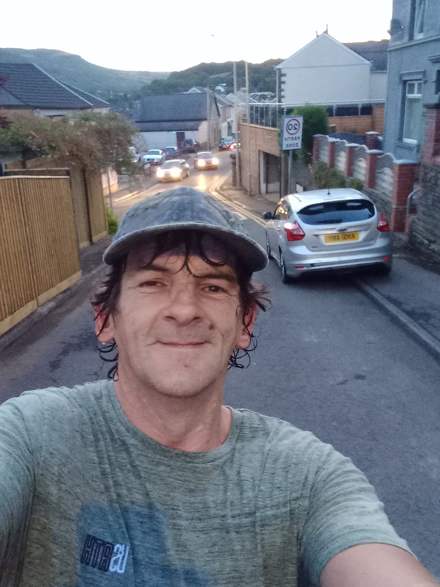 22:00pm Good evening 🌃 beautiful Tweeters, put my jogging to the test kinda, cos I was saying 5-6 km but it was more like 4km lol 😂 but tonight it was 10 miles = about 16km I think 🤔, enjoy the rest of your day love Tyrone xx 🏴󠁧󠁢󠁷󠁬󠁳󠁿🏃🚲🙏🥵😇❤️👍🥤🧃Coca-Cola chocolate 🍫 🥙 🍔 ☕