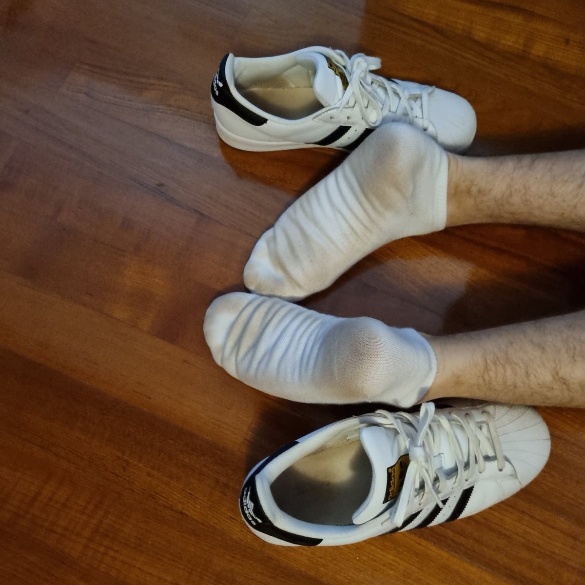 max_sneaks96's tweet photo. 3 days later my white #pumasocks are not so much white and clean 😂
...
#sneakers #socks #feet #customrequest #cuatomvideos https://t.co/QZgDHPKuDV