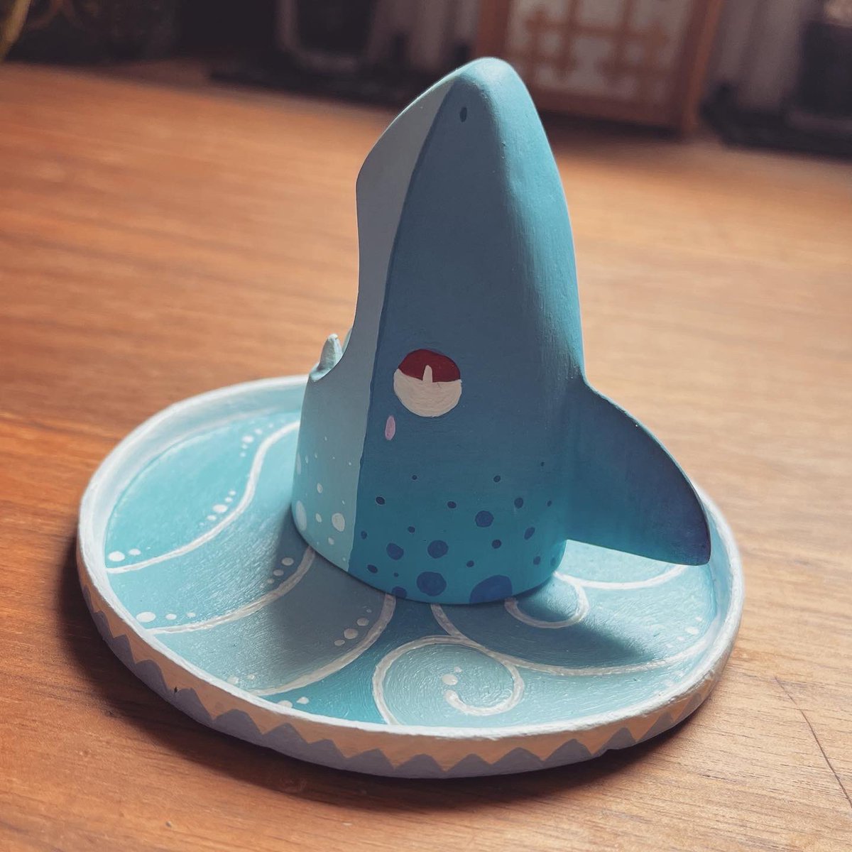 grimskrams's tweet photo. Made a cute lil shark you can throw money in! ✨🦈
Go watch my stupid TikTok to see it in action https://t.co/My1x9D460B https://t.co/nwiLI6hHXw