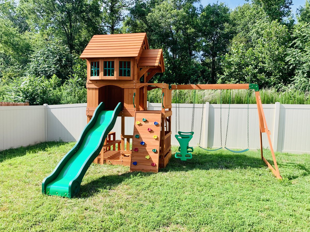 eldarsevenstar's tweet photo. Y’all, I know it’s not #TMNT related, but I finally finished building my kid’s play set. OMG. It’s done. Still have to anchor it, still have to put sealant on, but it’s BUILT. It even has bay windows. #IAmExhausted #HotAsHellOutside #EpicPlayset https://t.co/zu1NktZot3
