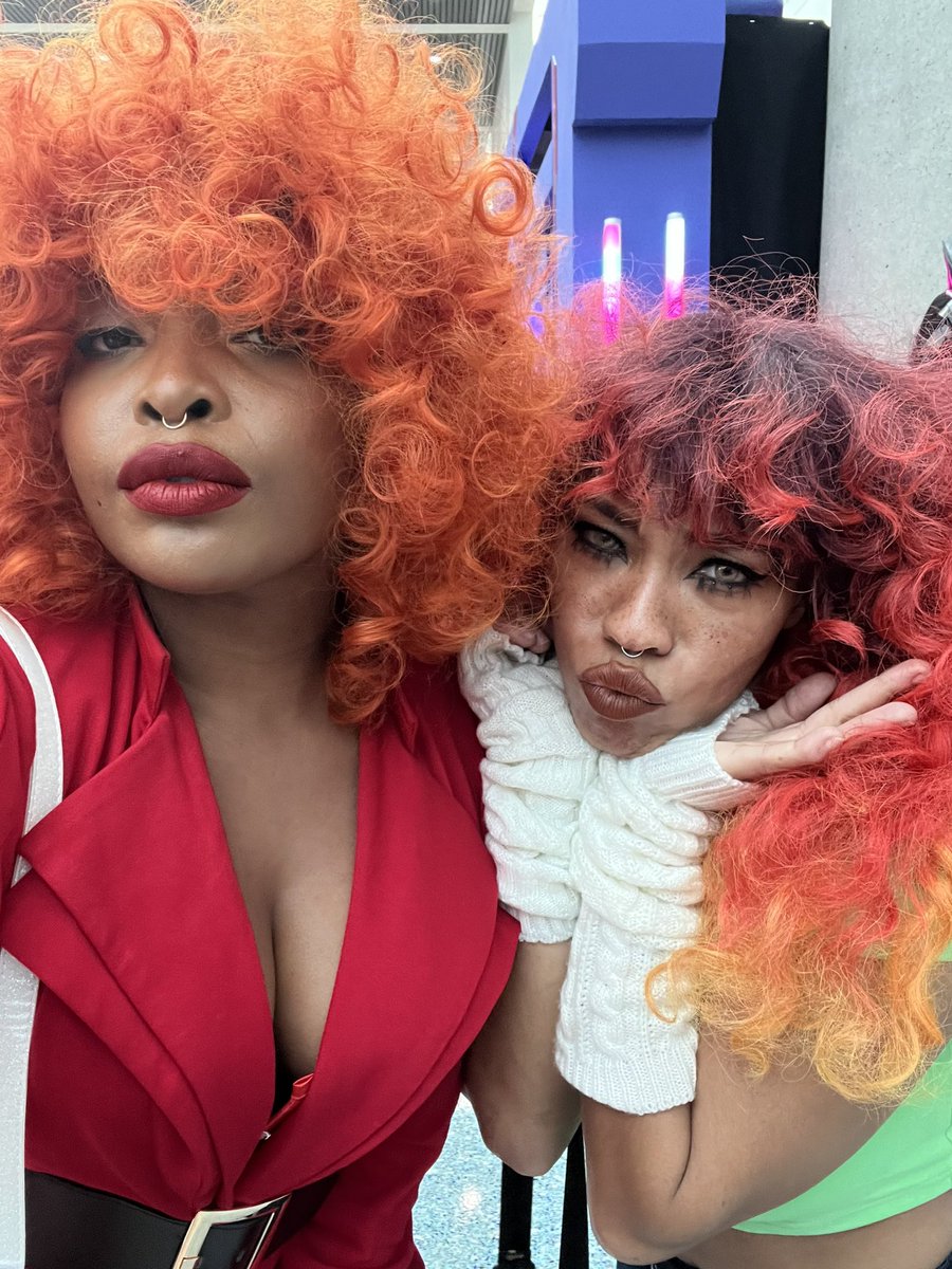 xiaheartsu's tweet photo. Ran into the hottest anime girlies this weekend!!! 💜@Kieraplease @snitchery https://t.co/YgprOUN4KZ