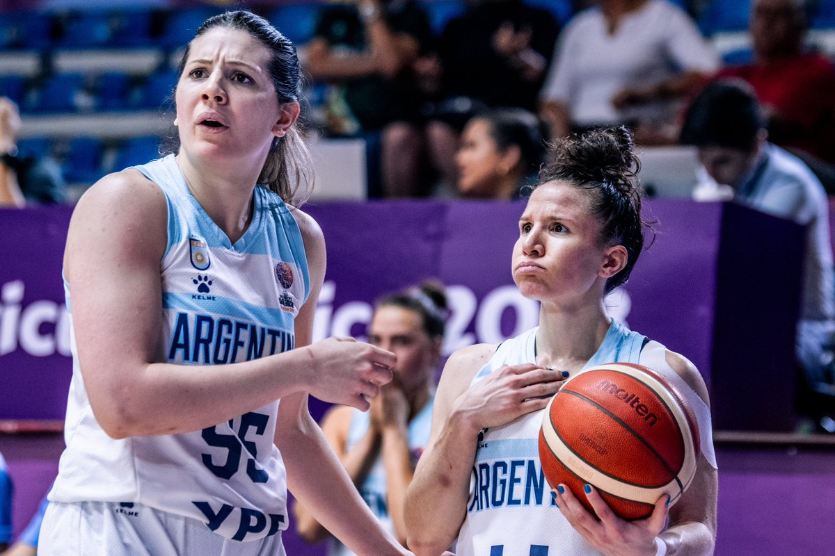 🏀Argentina cayó ante Cuba y va a todo o nada en la última fecha🏀

Fue por 66-63. Tuvieron tres tiros para pasar al frente y no lo consiguieron.
Ganándole mañana a Venezuela (20:40) serán cuartas. Haciéndolo por 13 o más, terceras.

Foto: <a href="/americupw/">FIBA Women's AmeriCup</a> 

pickandroll.com.ar/noticias/59990…