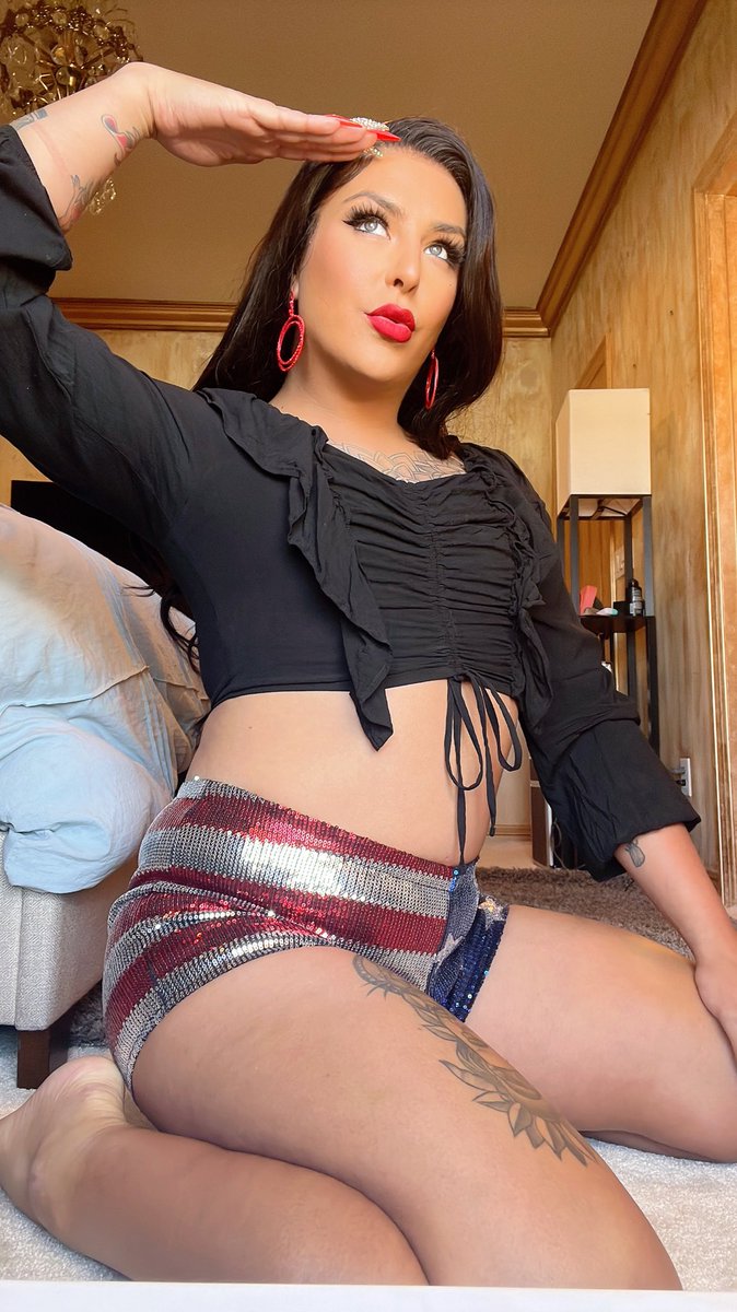 onlysantini's tweet photo. Happy 4th 🇺🇸😍 https://t.co/7B7u3pBnhF