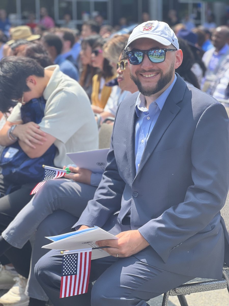 relevantsam's tweet photo. Seemed like a great day to cash in my years living in the US for citizenship 🇺🇸 thanks ⁦@Mariners⁩ for the perfect hats to celebrate #SeaUsRise #WhereIROOT

Now on to grilling and fireworks 🎆 ⁦@USCIS⁩ #newUScitizen https://t.co/M1ZWWKlrGl