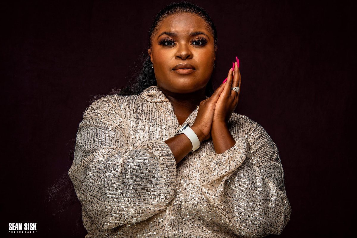 jessiesimmonsxo's tweet photo. I was featured in @facesottawa latest June/July magazine issue - check it out here https://t.co/0F94WY3R2F (looks better on a desktop) - we talked about my debut album and how I got into music  #AMONI https://t.co/X0fvcBfEU3