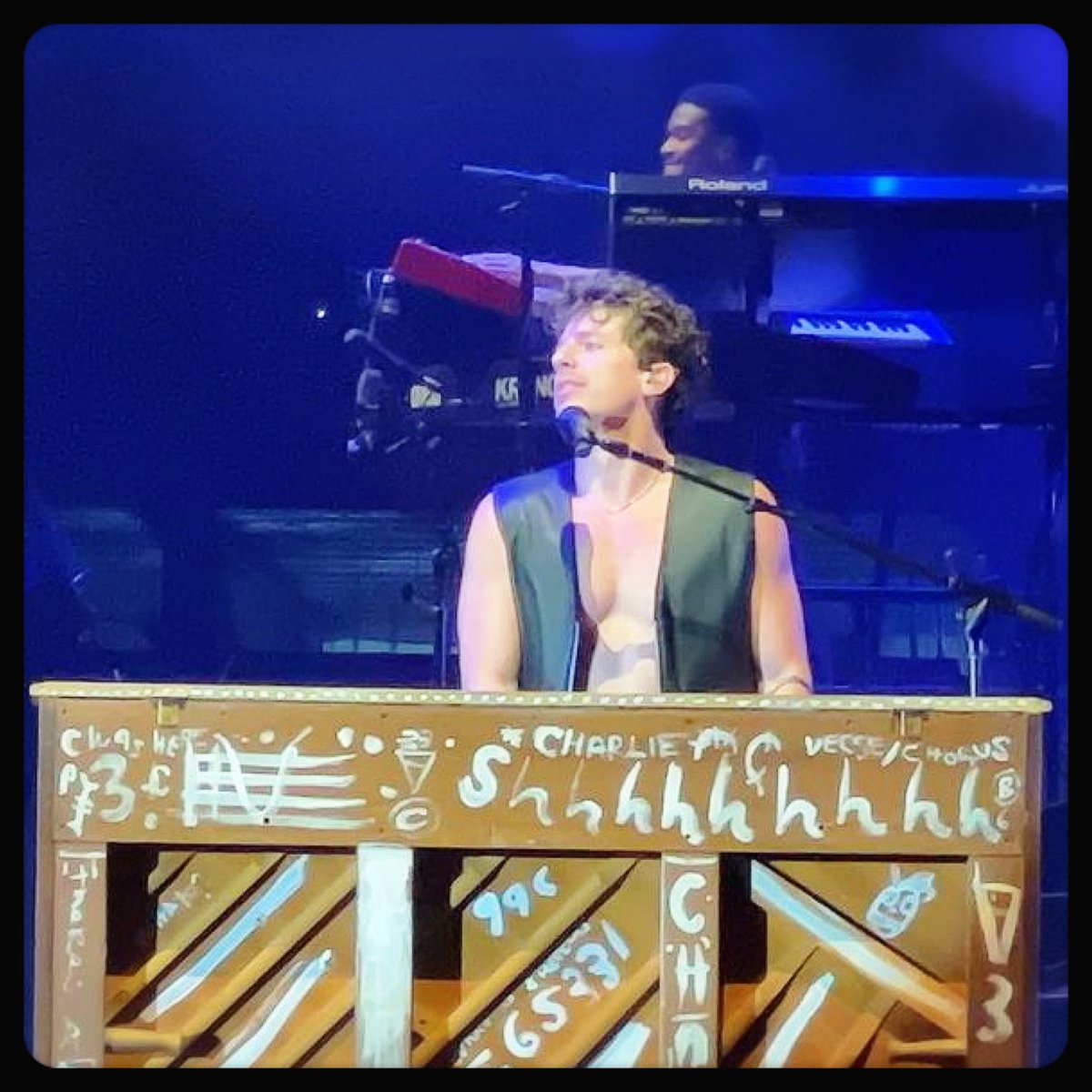 From his powerful vocals to the electric atmosphere, it was a night filled with pure musical euphoria…an absolute blast from start to finish. #onecallaway #seeyouagain

#daughtertime #familytime #buildingnemories #enjoyingshowstogether #theultimatekaiser