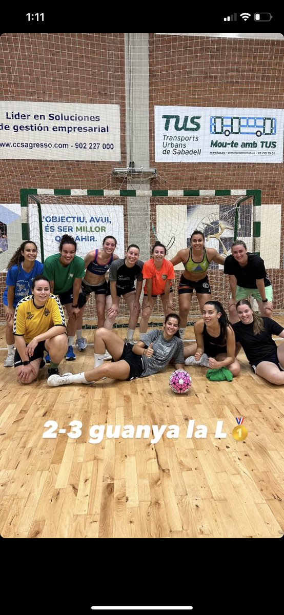 karolcarmona3's tweet photo. Després d’una temporada intensa… acabem amb un tastet de futbito i padel!! Equip per a tot… 😅💪🏻#Vamoovamoo #grandesss https://t.co/sO5efIdpAW