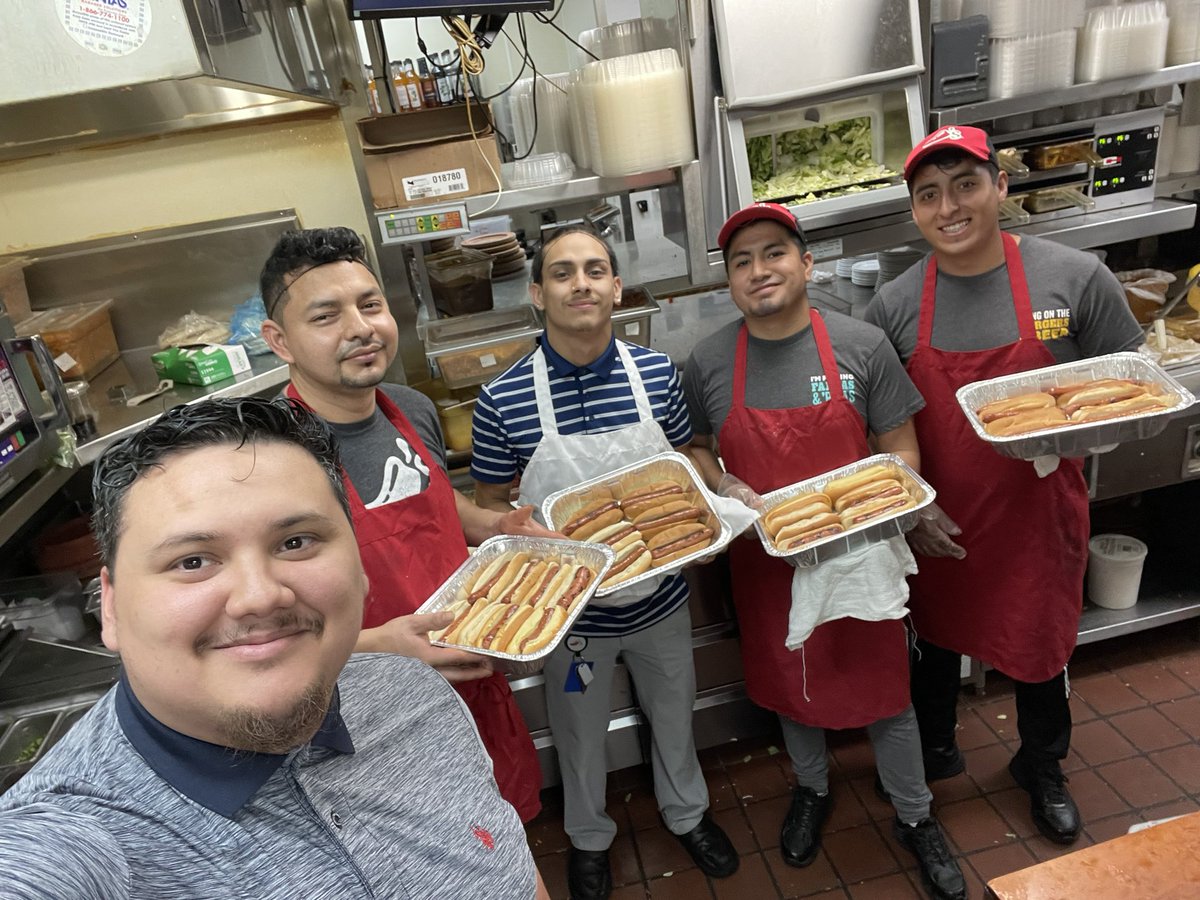 Cris_Leonel7's tweet photo. Happy 4th Of July from Team South Setauket #ChilisLove @Chilis #773 https://t.co/VemDNGB2od