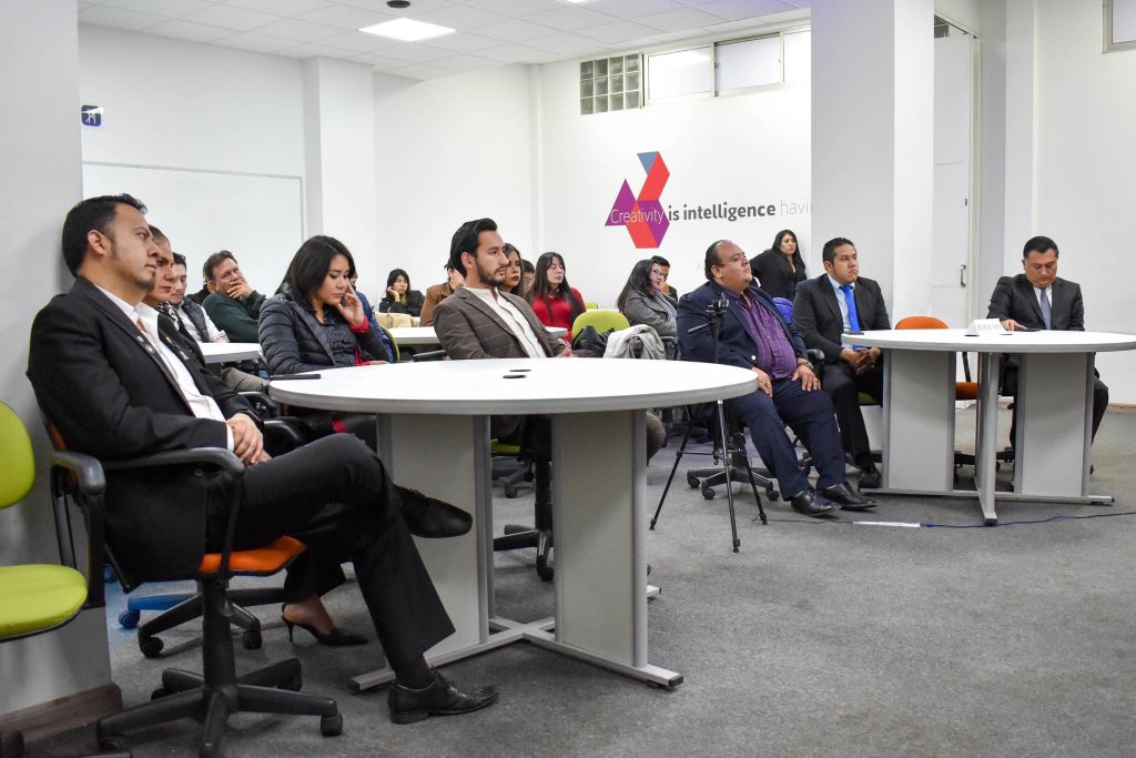 granchaconft's tweet photo. Así vivimos el conversatorio sobre Emprendimiento y Economía Naranja en @EsapUnifranz donde Paola Guzman Directora del proyecto @CAMINNOS1 habló sobre Impact NFT y el trabajo que se llevó a cabo en el Gran Chaco.
#impactNFT #Jointheimpact #GranChacoImpactNFT #somosnanum https://t.co/9pr0DjbXuK